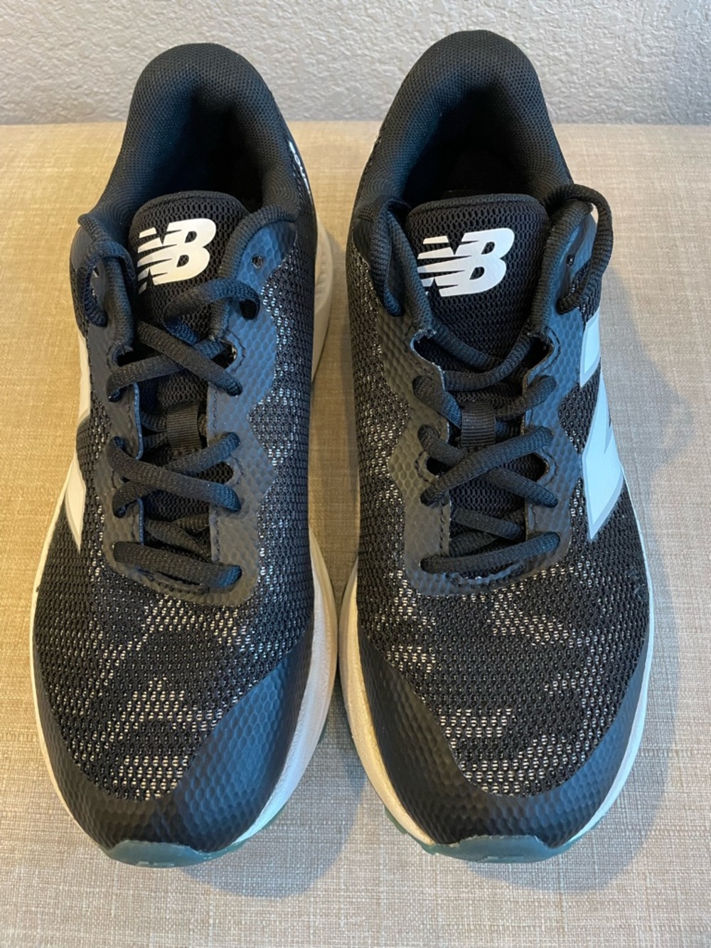 New Balance Men's Black and White Athletic Running Shoes
